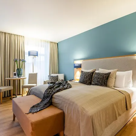 Seehotel Am Kaiserstrand מלון לוכאו ביי ברגנץ