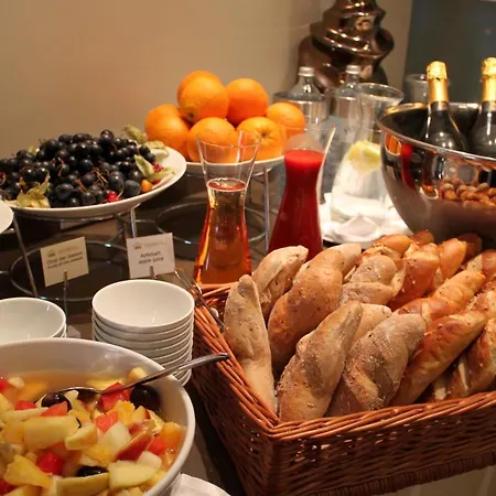 Otel Seehotel Am Kaiserstrand 4*